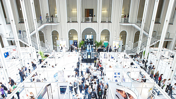 Die Career Dates im Lichthof der Leibniz Universität Hannover.