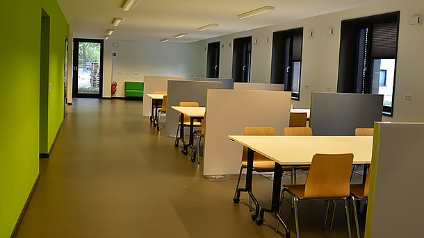 Studentische Arbeitsplätze an der Leibniz Universität Hannover.
